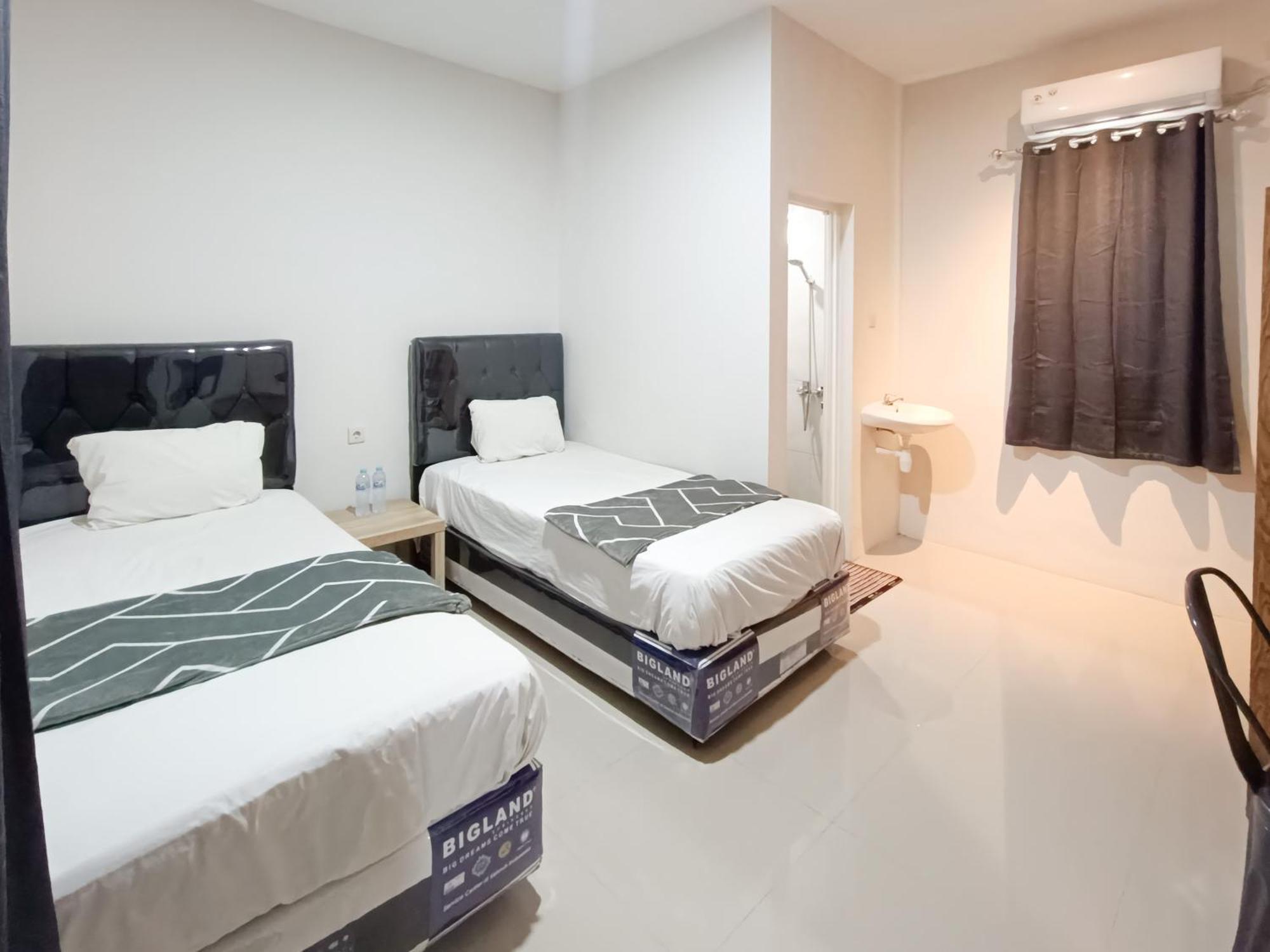 Happy Family Homestay Jember Mitra Reddoorz Dış mekan fotoğraf