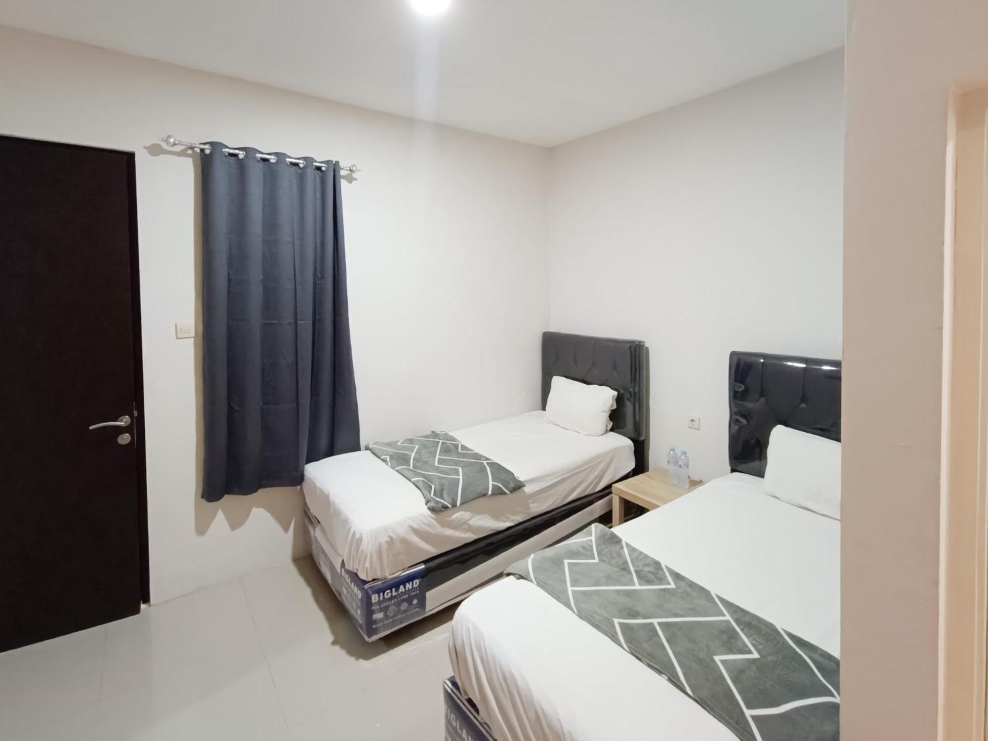 Happy Family Homestay Jember Mitra Reddoorz Dış mekan fotoğraf